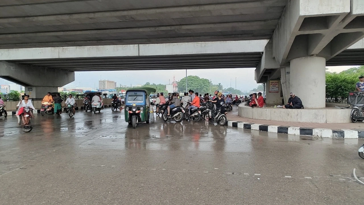 पानी भराव और ट्रैफिक की जद्दोजहद